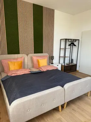 Ein Bett oder Betten in einem Zimmer der Unterkunft Schickes Apartment am Rhein mit Rheinblick 4