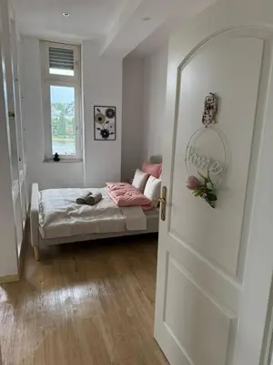 Ein Bett oder Betten in einem Zimmer der Unterkunft Schickes Apartment am Rhein mit Rheinblick 4