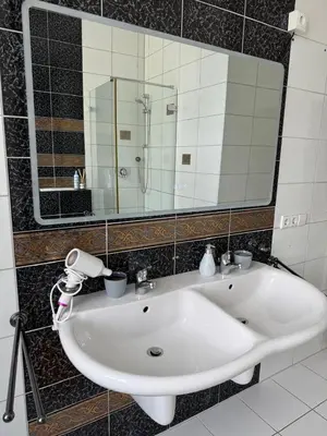 Ein Badezimmer in der Unterkunft Schickes Apartment am Rhein mit Rheinblick 4