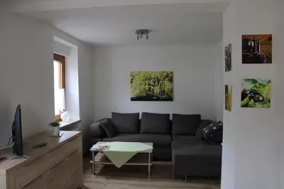 Ein Sitzbereich in der Unterkunft Ferienwohnung Am Rosenberg
