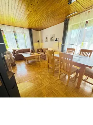 Ein Sitzbereich in der Unterkunft Eifelsuiten - Family & Pet Retreat