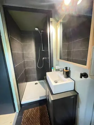 Ein Badezimmer in der Unterkunft Idyllisches Ferienhaus im Wald unweit der Loreley
