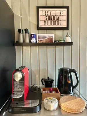 Kaffee-/Teezubehör in der Unterkunft Idyllisches Ferienhaus im Wald unweit der Loreley