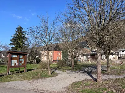 Das Gebäude in dem sich das Ferienhaus befindet