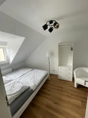 Ein Bett oder Betten in einem Zimmer der Unterkunft Gemütliche sanierte Wohnung mit Klimaanlage