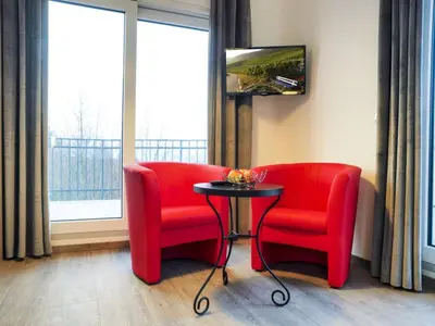 Ein Sitzbereich in der Unterkunft Ferienhaus Weitblick, Piesport, Traumblick von 2 Balkonen auf die Moselschleife