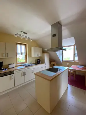 Küche/Küchenzeile in der Unterkunft Ferienwohnung Schlossberg Panoramamoselblick