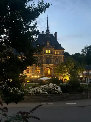 Das Gebäude in dem sich das Ferienhaus befindet