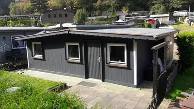 Das Gebäude in dem sich das Ferienhaus befindet