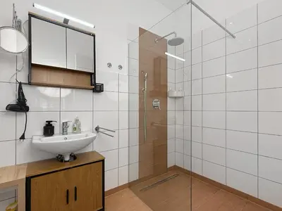 Ein Badezimmer in der Unterkunft Moseltraum mit Sonnenterasse - KP2