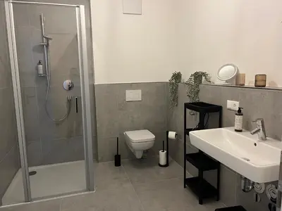 Ein Badezimmer in der Unterkunft Design am Rhein I Zentral I 2BR I Aufzug I Dachterrasse I Parken I helloYOU apartments x BRIGHT Collection