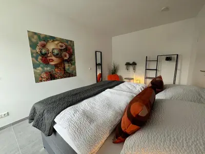 Ein Bett oder Betten in einem Zimmer der Unterkunft Design am Rhein I Zentral I 2BR I Aufzug I Dachterrasse I Parken I helloYOU apartments x BRIGHT Collection
