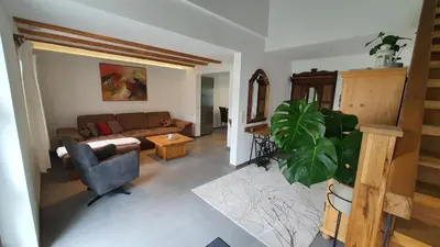 Ein Sitzbereich in der Unterkunft Ferienwohnung Am Gäsbach OG