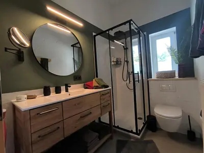 Ein Badezimmer in der Unterkunft Natur und Wellness ''auf der Hardt'' -Jacuzzi- Sauna- Kinderausstattung- Alleinlage im Wald