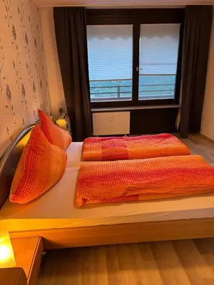 Ein Bett oder Betten in einem Zimmer der Unterkunft Ferienwohnung -Schöne Aussicht- im Taunusblick A-1003