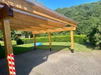 Ein Garten an der Unterkunft Ferienwohnung nah am Nürburgring in Quiddelbach