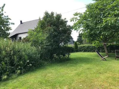 Ein Garten an der Unterkunft Mitten im Garten