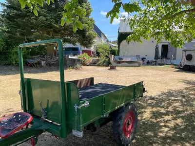 Ein Garten an der Unterkunft Mitten im Garten