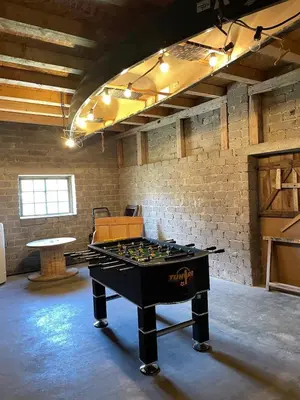 Eine Spielezimmer in der Unterkunft Mitten im Garten