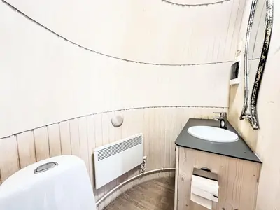 Ein Badezimmer in der Unterkunft Holiday Home Tiny Haus Vierseenblick Nummer 2 by Interhome