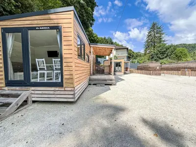 Das Gebäude in dem sich das Ferienhaus befindet