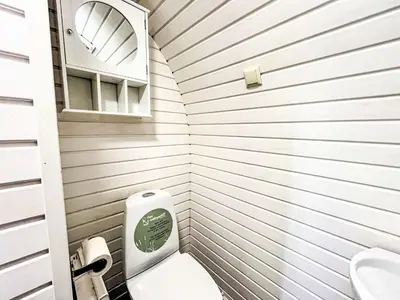 Ein Badezimmer in der Unterkunft Holiday Home Tiny Haus Vierseenblick Nummer 1 by Interhome