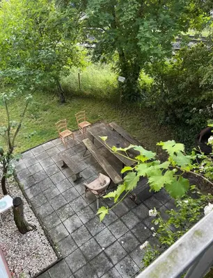 Ein Garten an der Unterkunft Apartment mit Stadtblick