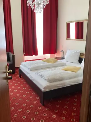 Ein Bett oder Betten in einem Zimmer der Unterkunft Hotel Bernkasteler Hof