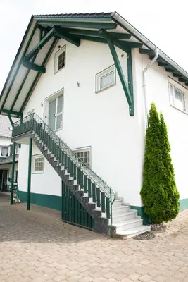 Das Gebäude in dem sich die Ferienwohnung befindet