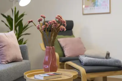 Ein Sitzbereich in der Unterkunft BG Living & Hosting - Hochwertige Ferienwohnung im Zentrum von Wittlich - 3 Gäste, WLAN & Waschmaschine