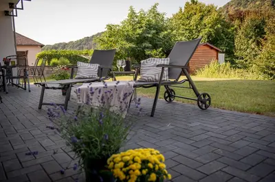 Ein allgemeiner Bergblick oder ein Berglick von der Ferienwohnung aus