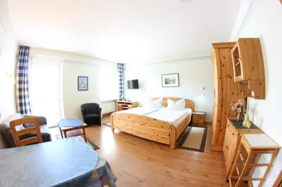 Ein Bett oder Betten in einem Zimmer der Unterkunft Ferienwohnungen und Appartements - Haus Budinger