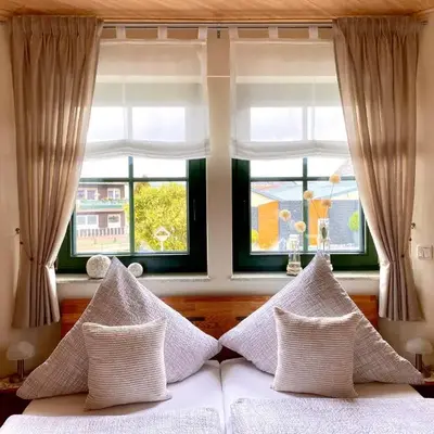 Zwei gepflegte Gästezimmer mit eigenem Bad
