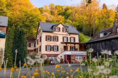 Das Gebäude in dem sich das Ferienhaus befindet