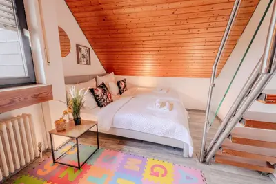 Ein Bett oder Betten in einem Zimmer der Unterkunft Villa Panoramica Pool & Sauna