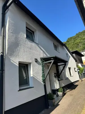 Das Gebäude in dem sich das Ferienhaus befindet