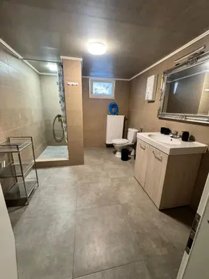 Ein Badezimmer in der Unterkunft Ganzes Haus für 4 in Kestert