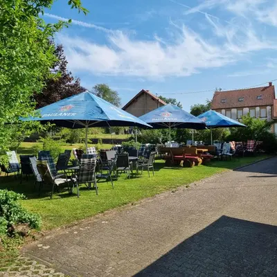 Ein Garten an der Unterkunft Ferienwohnung Zum Freihof