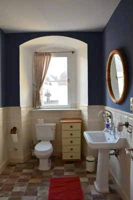Ein Badezimmer in der Unterkunft Gästehaus auf der Burg im Vulkan Park Laacher See