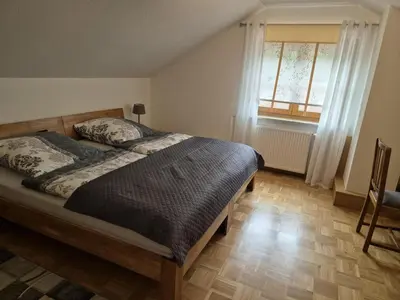 Ein Bett oder Betten in einem Zimmer der Unterkunft Ferienwohnung Weinträumerei