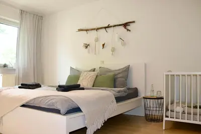 Ein Bett oder Betten in einem Zimmer der Unterkunft EifelBleibe, Ferienwohnungen