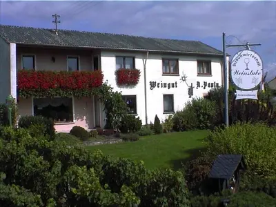 Ein Garten an der Unterkunft Weingut Arnold Pauly