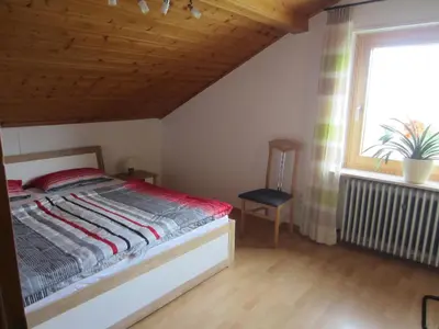 Ein Bett oder Betten in einem Zimmer der Unterkunft Weingut Arnold Pauly