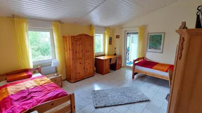 Ein Bett oder Betten in einem Zimmer der Unterkunft Ruhiges Ferienhaus in sonniger Lage