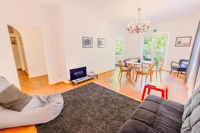 Ein Sitzbereich in der Unterkunft SOON APT Nr 3