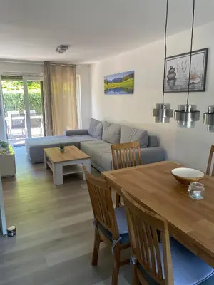 Ein Sitzbereich in der Unterkunft Holunder nah am Waldsee 2