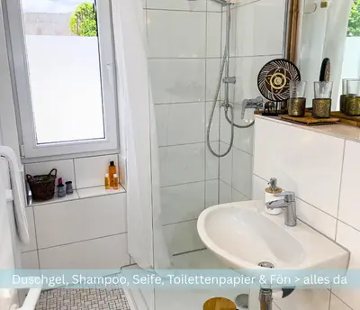 Ein Badezimmer in der Unterkunft Bambuszimmer mit großem Dachgarten im Gästehaus Graf-Schmelzer