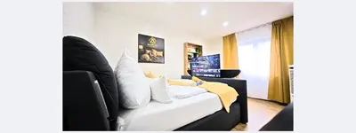 Ein Sitzbereich in der Unterkunft DANESSI-Business-Apartment, nahe Industriegebiet und Koblenz, WLAN, Smart TV Boxspringbett mit Waipu, Vollausgestattete Küche uvm