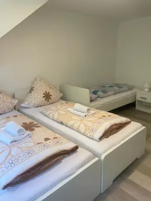 Ein Bett oder Betten in einem Zimmer der Unterkunft Holunder nah am Waldsee 3