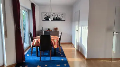 Ein Sitzbereich in der Unterkunft Spacious Ferienwohnung nähe KOB Uni